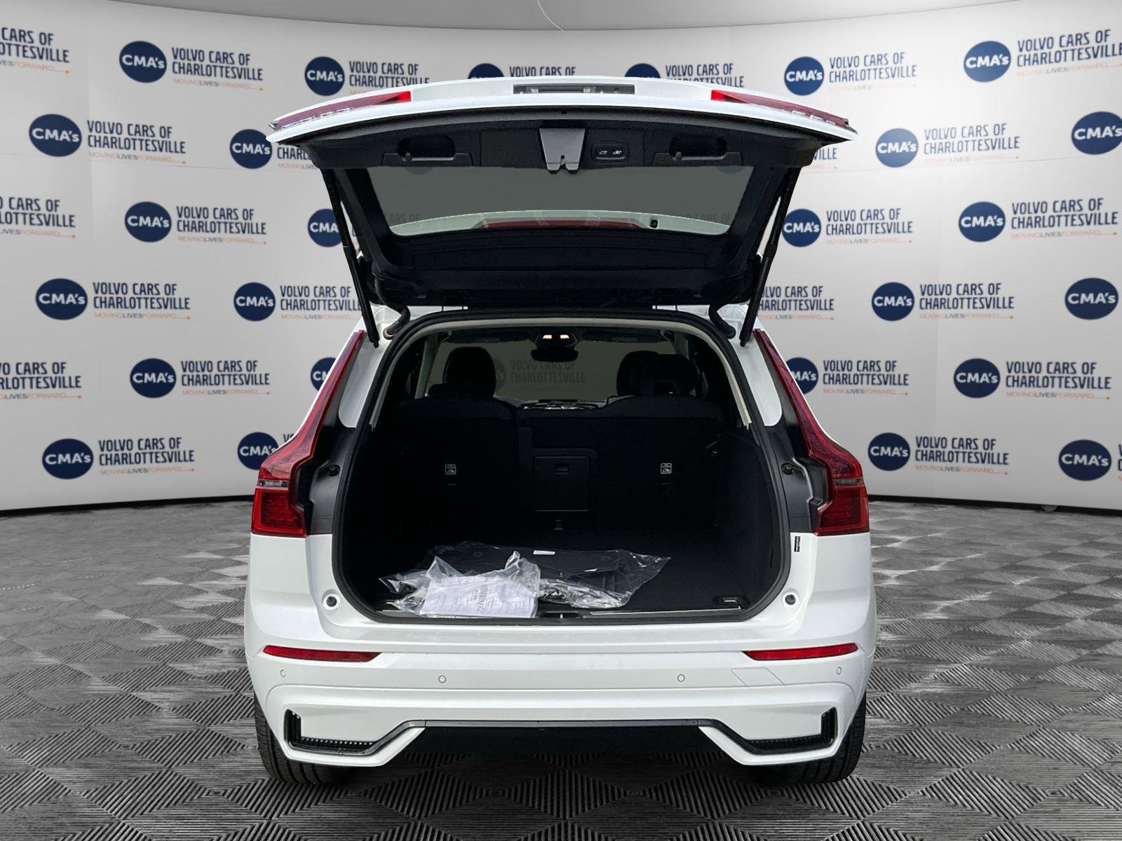 New 2026 Volvo XC60 B5 Plus w/ Climate Package image 11