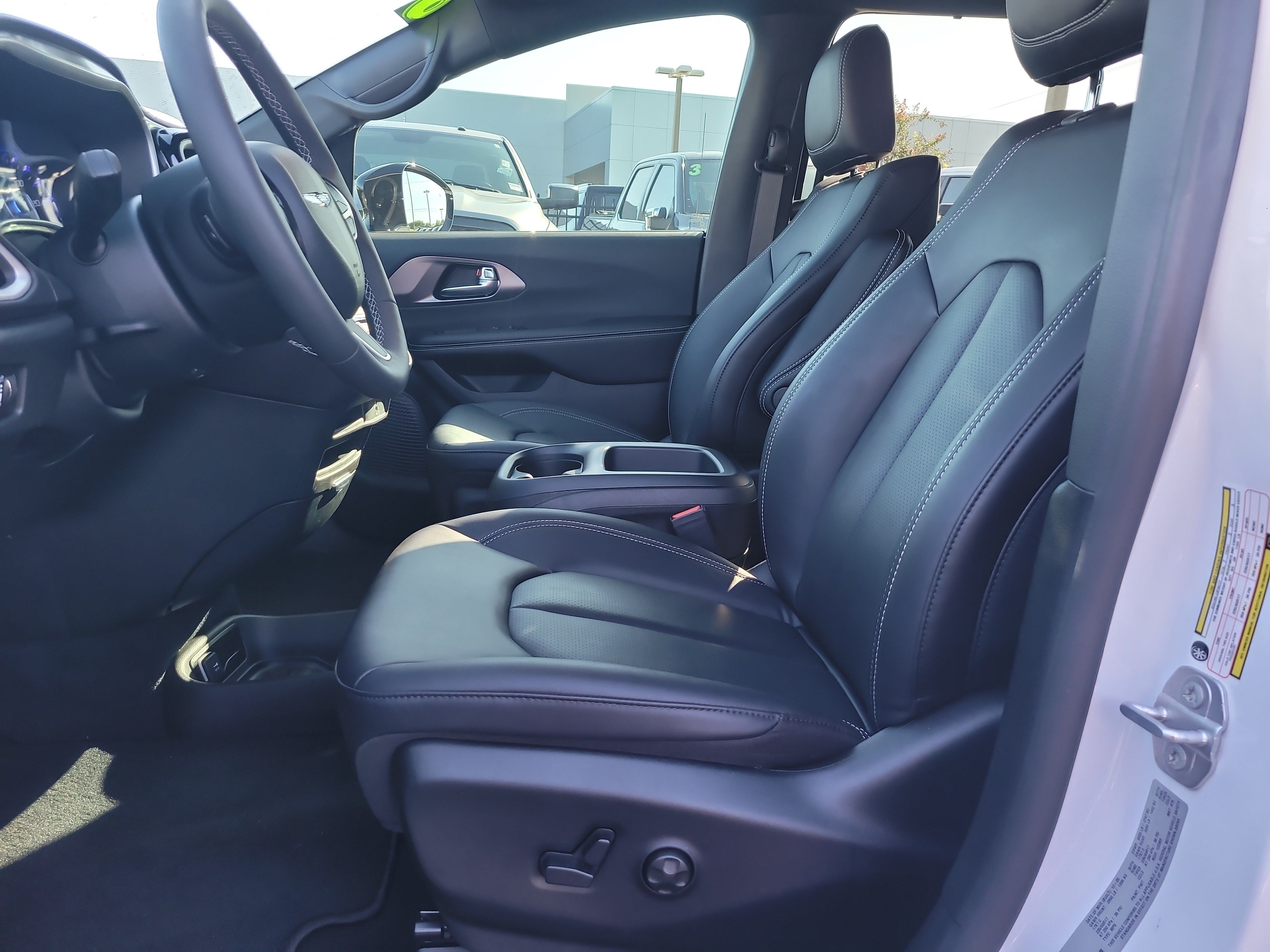 Used 2026 Chrysler Voyager LX FWD image 15