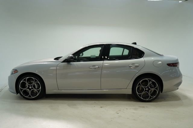 New 2025 Alfa Romeo Giulia AWD w/ Driving Assist Package image 4