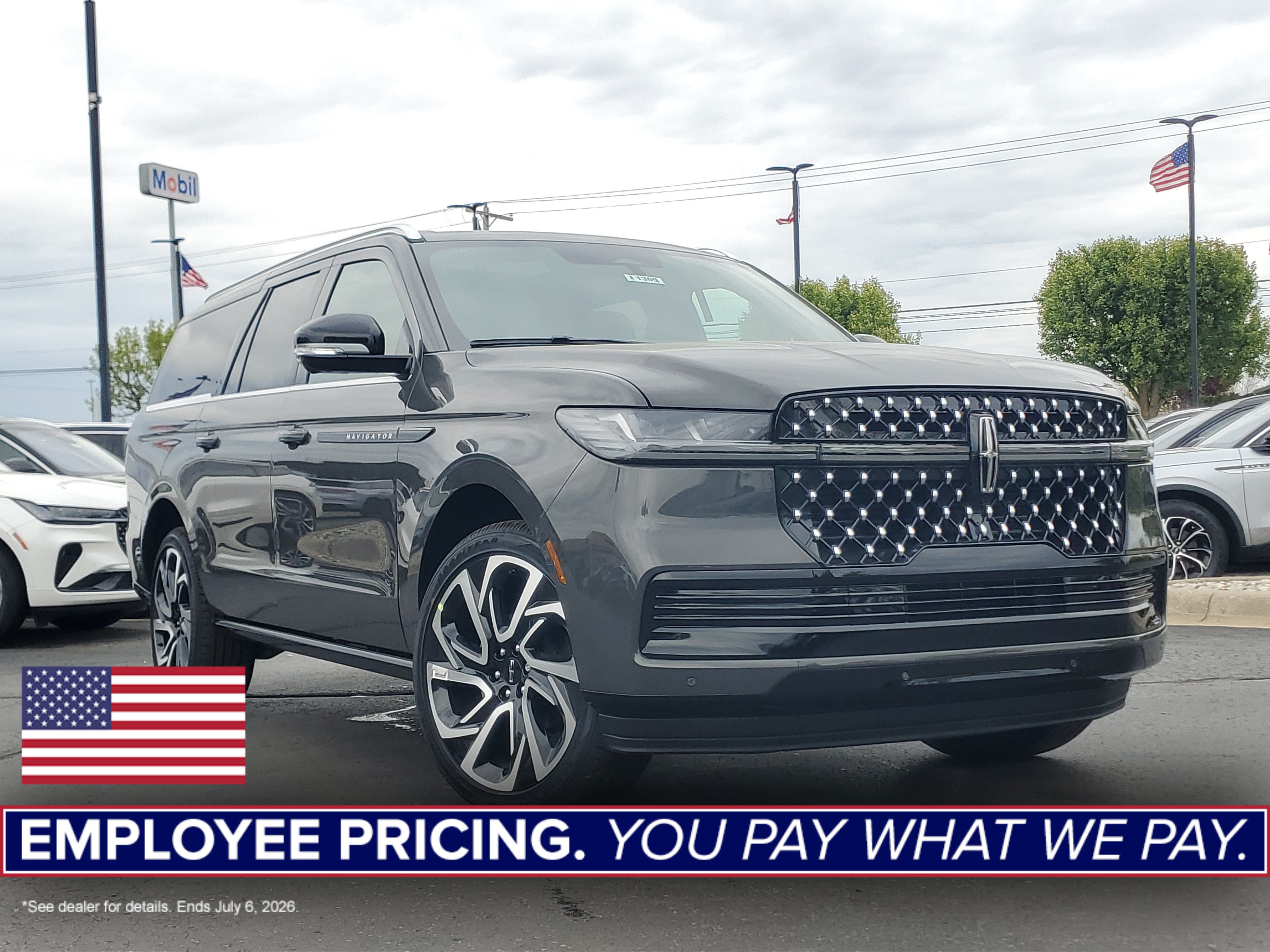 New 2026 Lincoln Navigator L Black Label AWD/4WD image 1