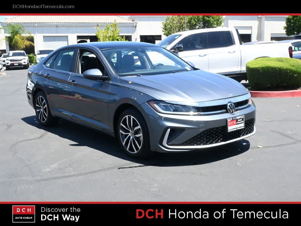 Used 2025 Volkswagen Jetta SE FWD image 3