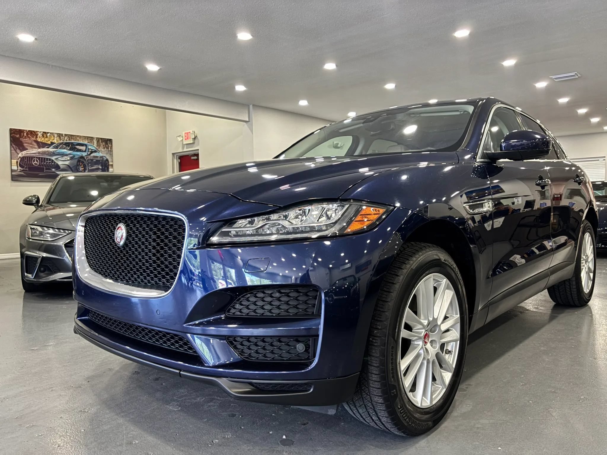 Used 2017 Jaguar F-PACE Prestige AWD/4WD image 3