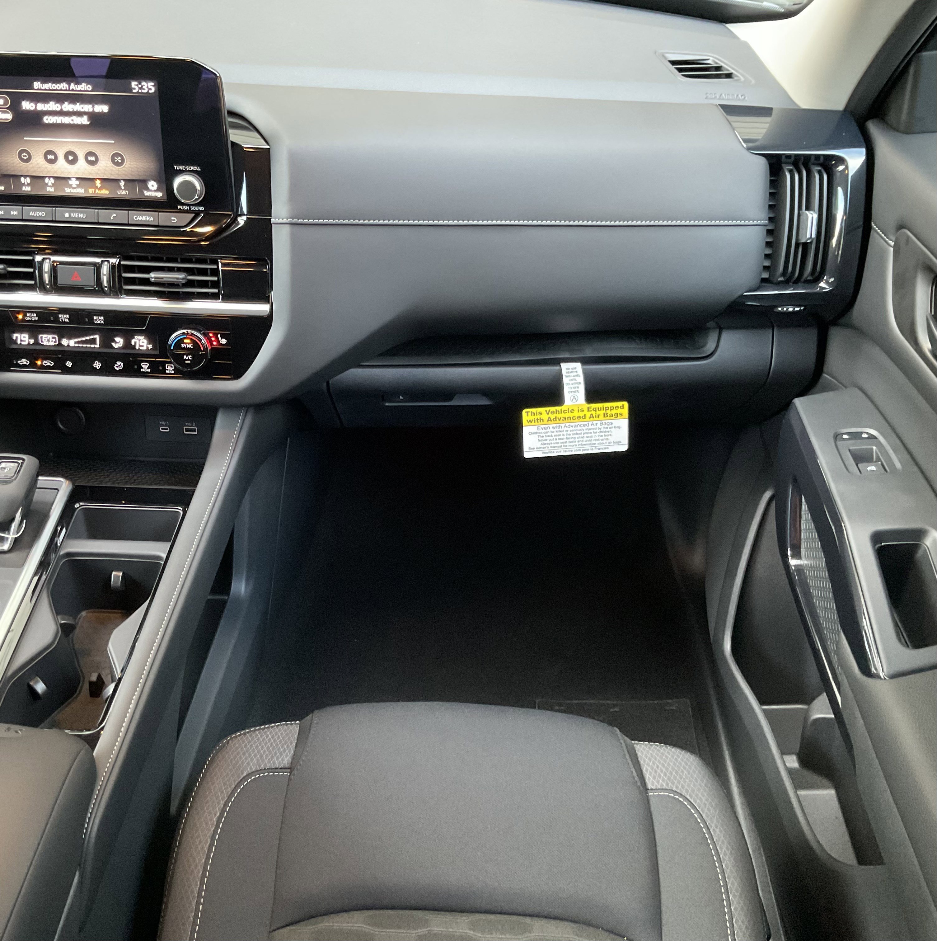 Used 2025 Nissan Pathfinder SV AWD/4WD image 33