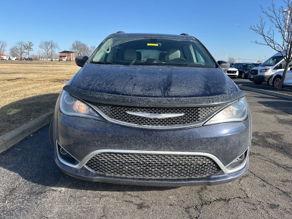 Used 2017 Chrysler Pacifica Touring-L w/ Tire & Wheel Group image 2