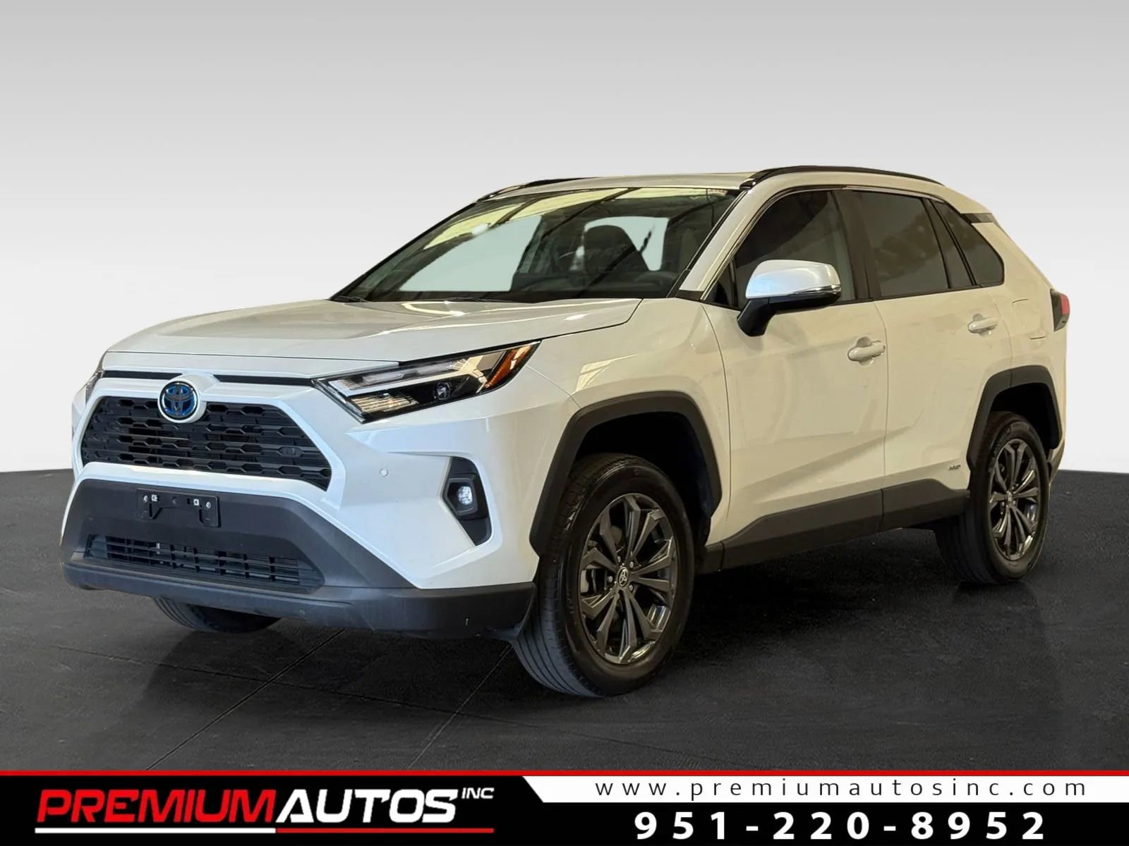 Used 2023 Toyota RAV4 XLE Premium image 1