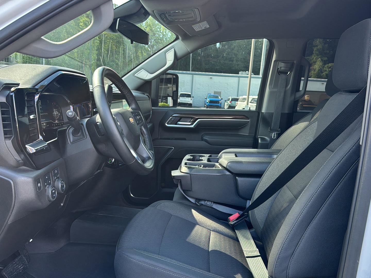 Used 2025 Chevrolet Silverado 2500 LT image 8