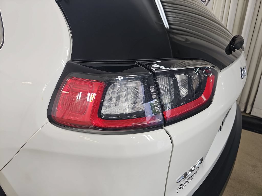 Used 2020 Jeep Cherokee Limited AWD/4WD image 40