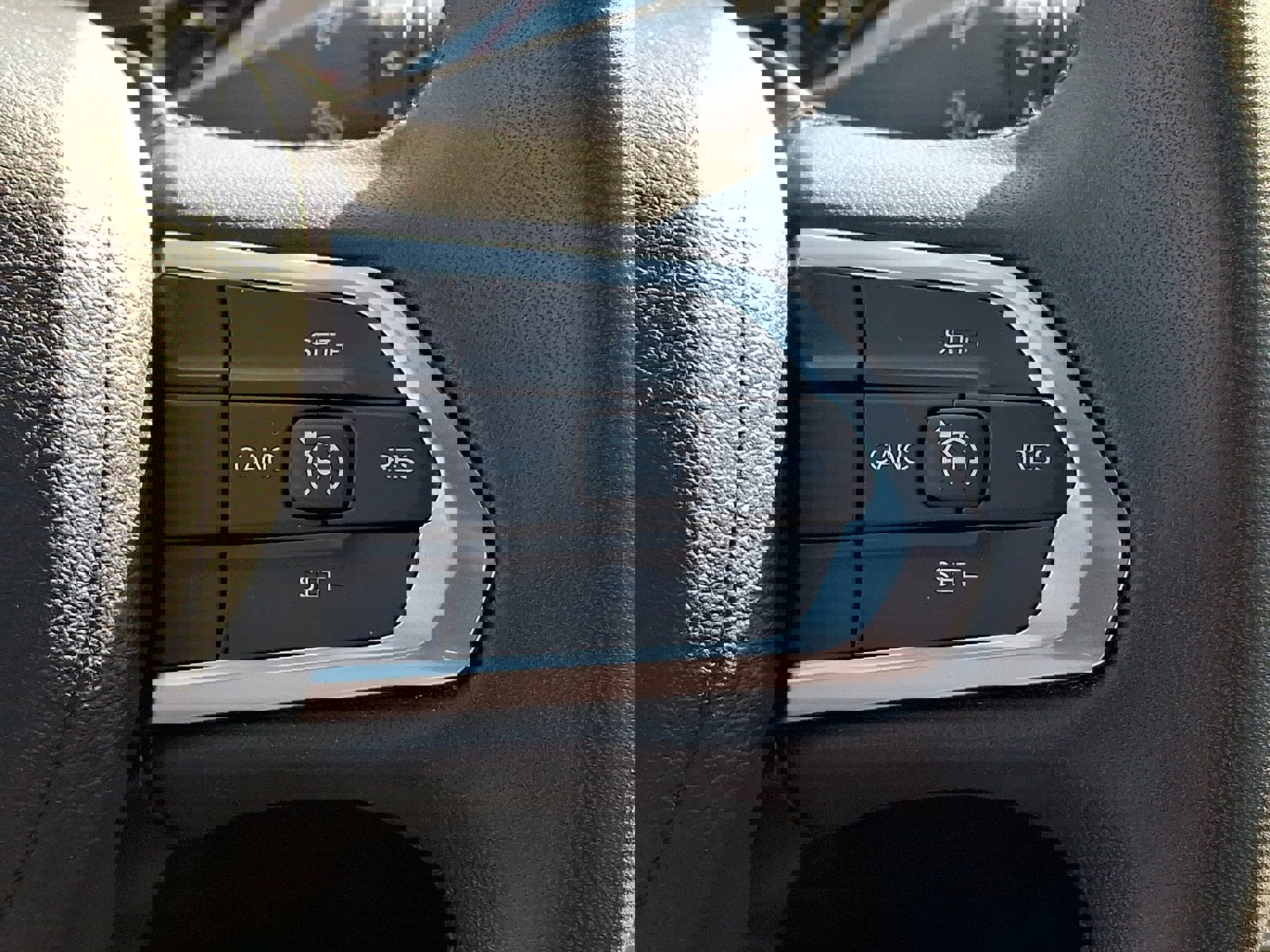 Used 2023 Jeep Compass Latitude w/ Sun and Sound Group image 23