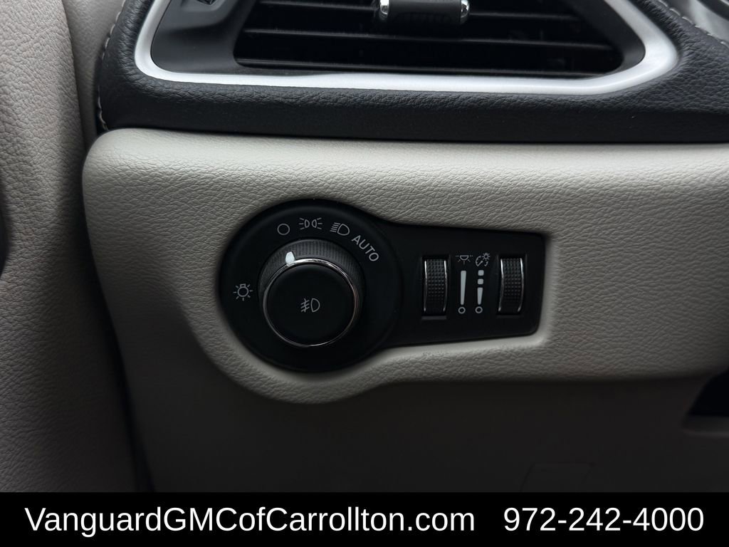 Used 2023 Chrysler Pacifica Touring-L FWD image 26
