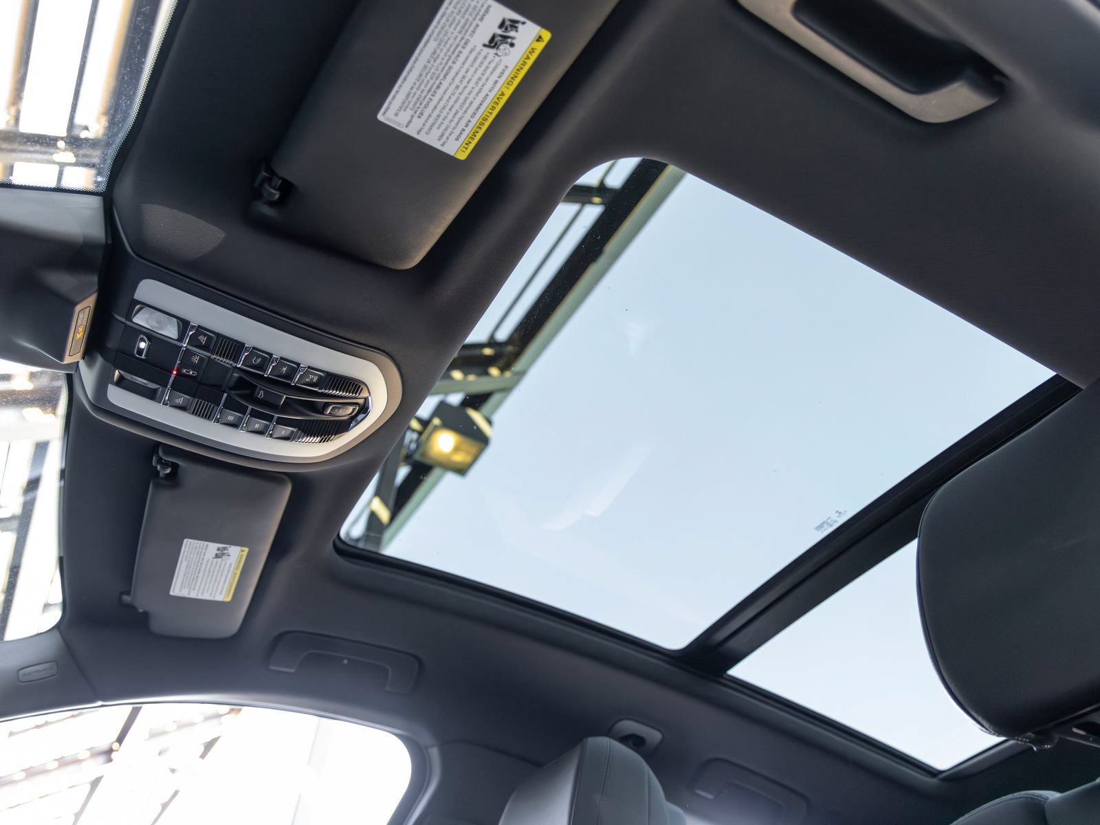 Certified 2021 Porsche Macan AWD/4WD image 27
