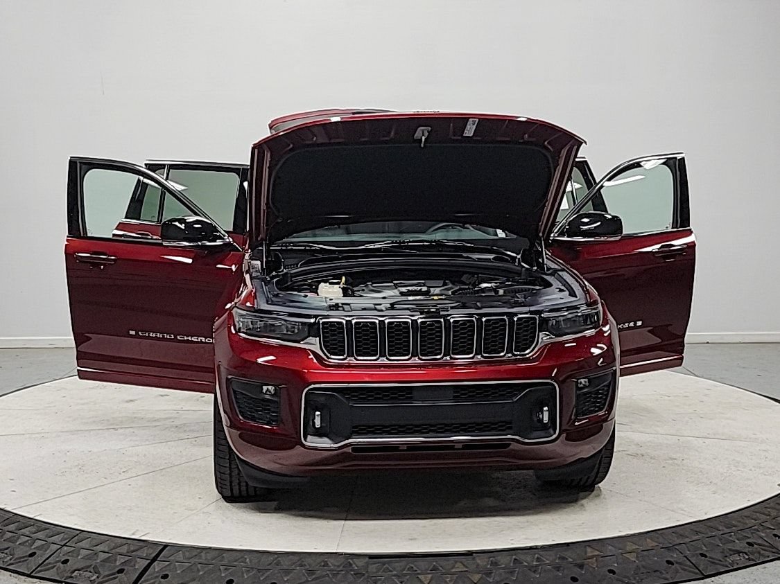 Used 2023 Jeep Grand Cherokee Overland AWD/4WD image 10