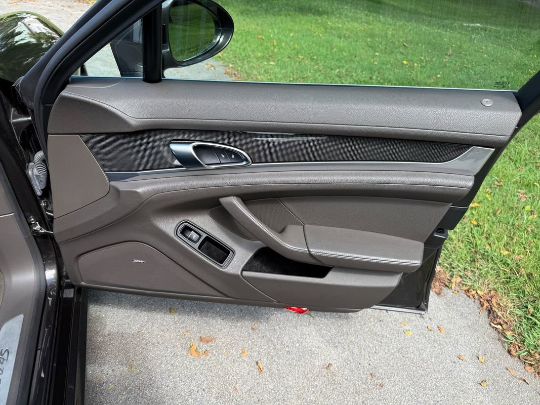 Used 2015 Porsche Panamera 4S image 39