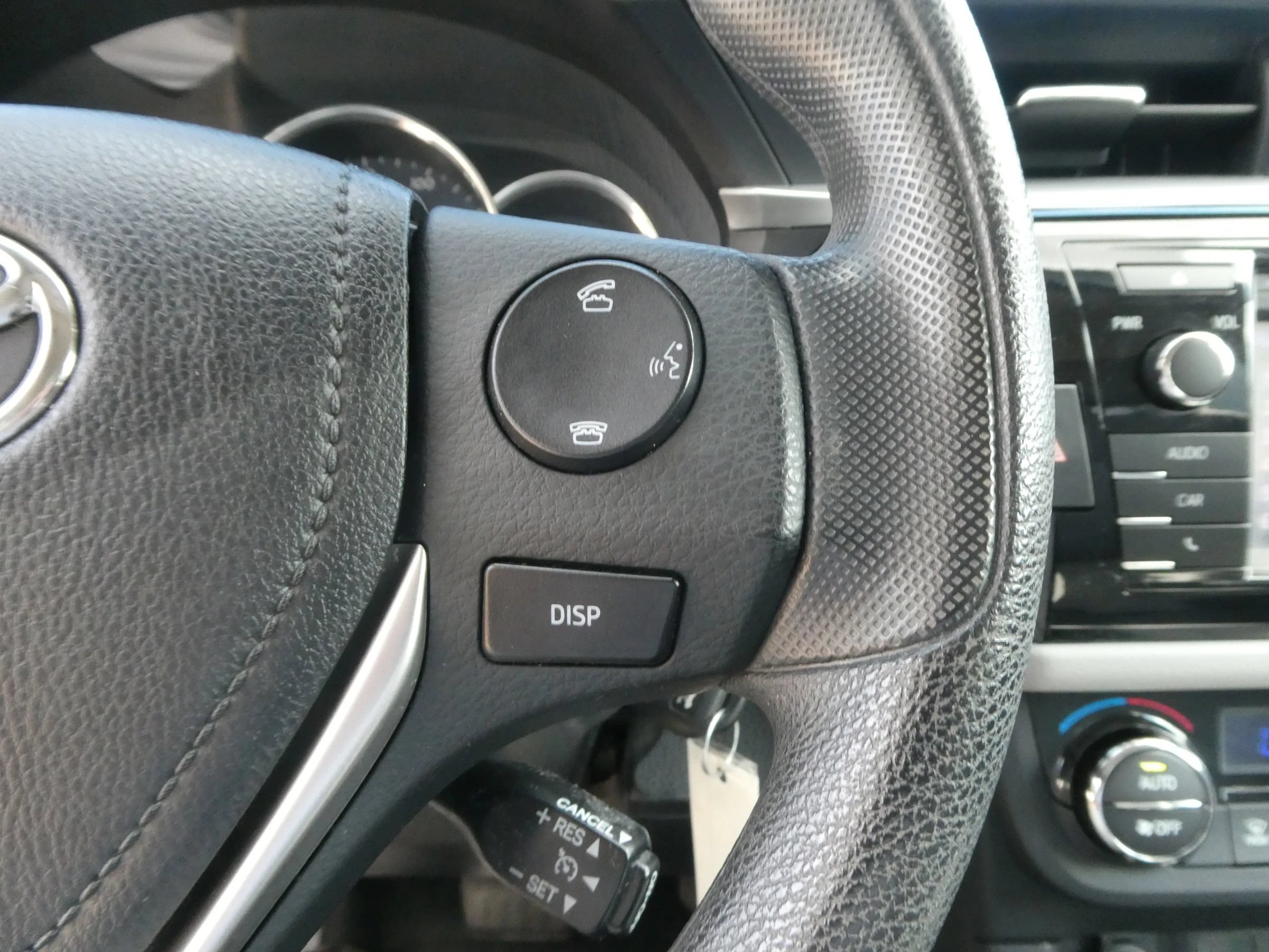 Used 2015 Toyota Corolla LE FWD image 18