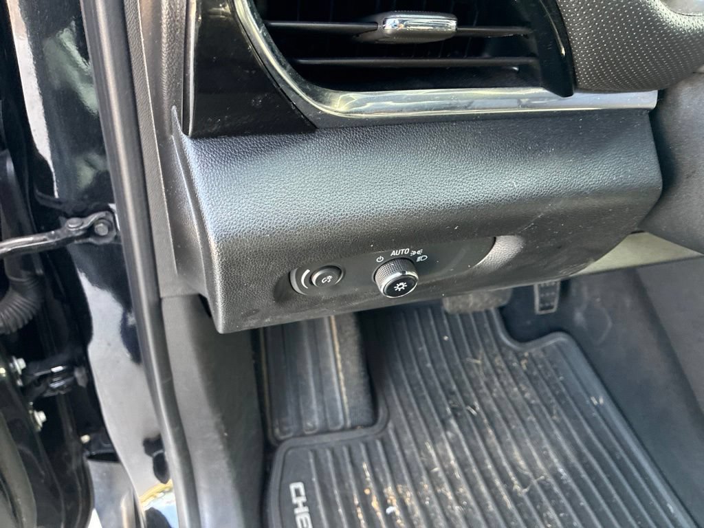 Used 2023 Chevrolet Traverse RS FWD image 29