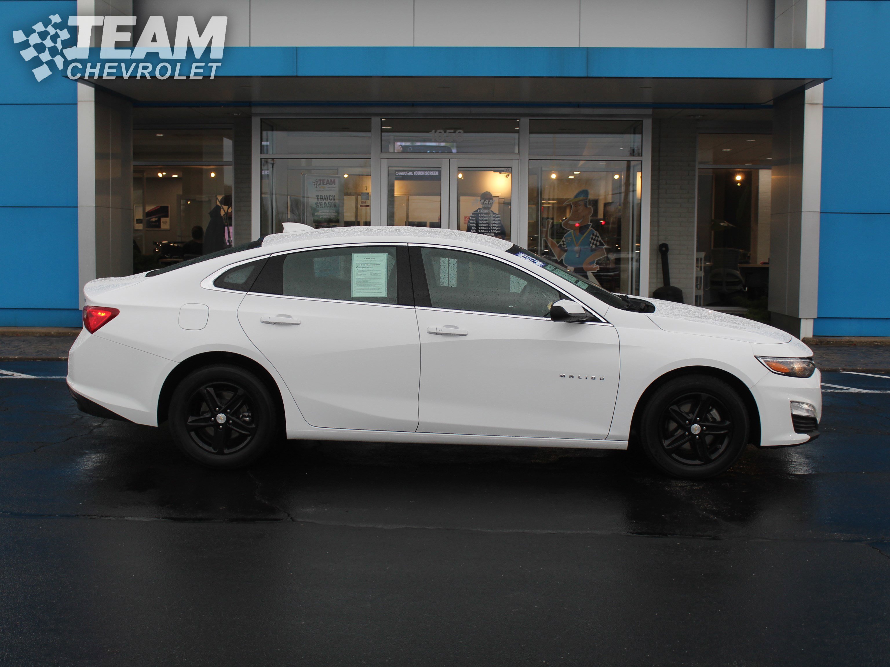 Used 2024 Chevrolet Malibu LT image 3