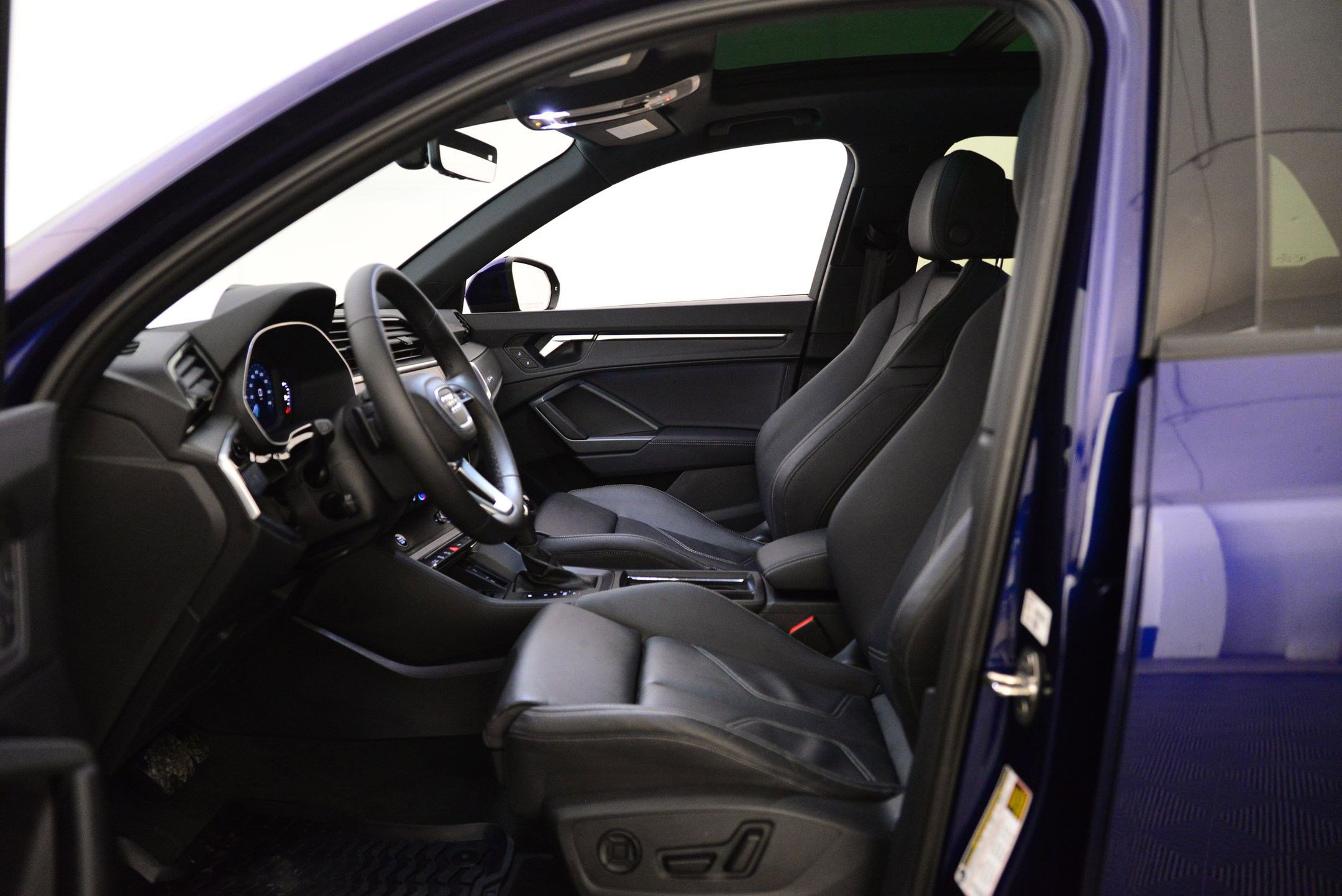 Certified 2025 Audi Q3 2.0T Premium w/ Convenience Package image 24