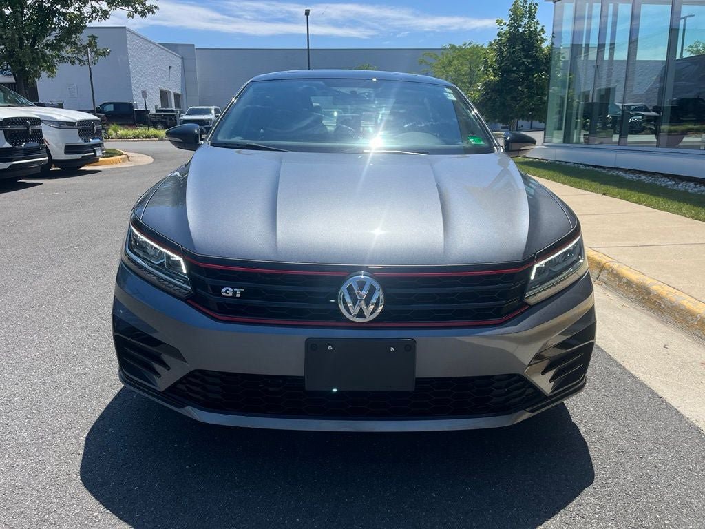 Used 2018 Volkswagen Passat 3.6 FWD image 2