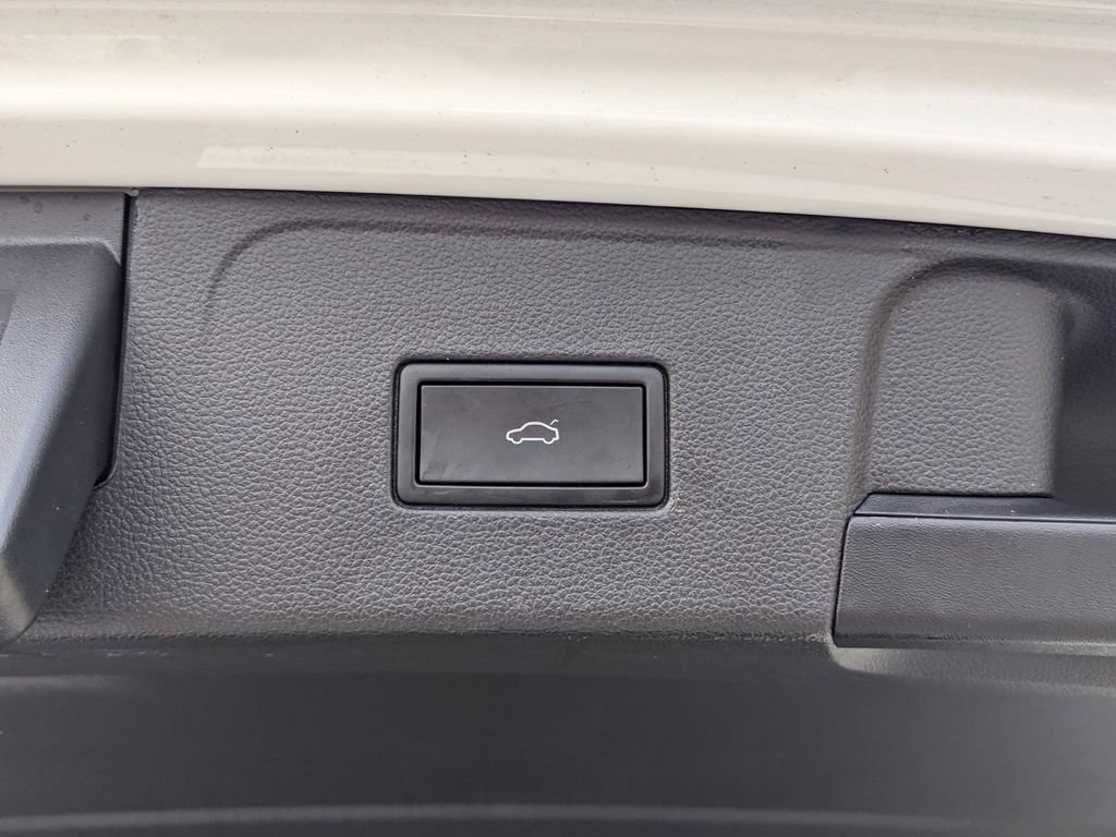 Used 2023 Volkswagen Atlas SE FWD image 11