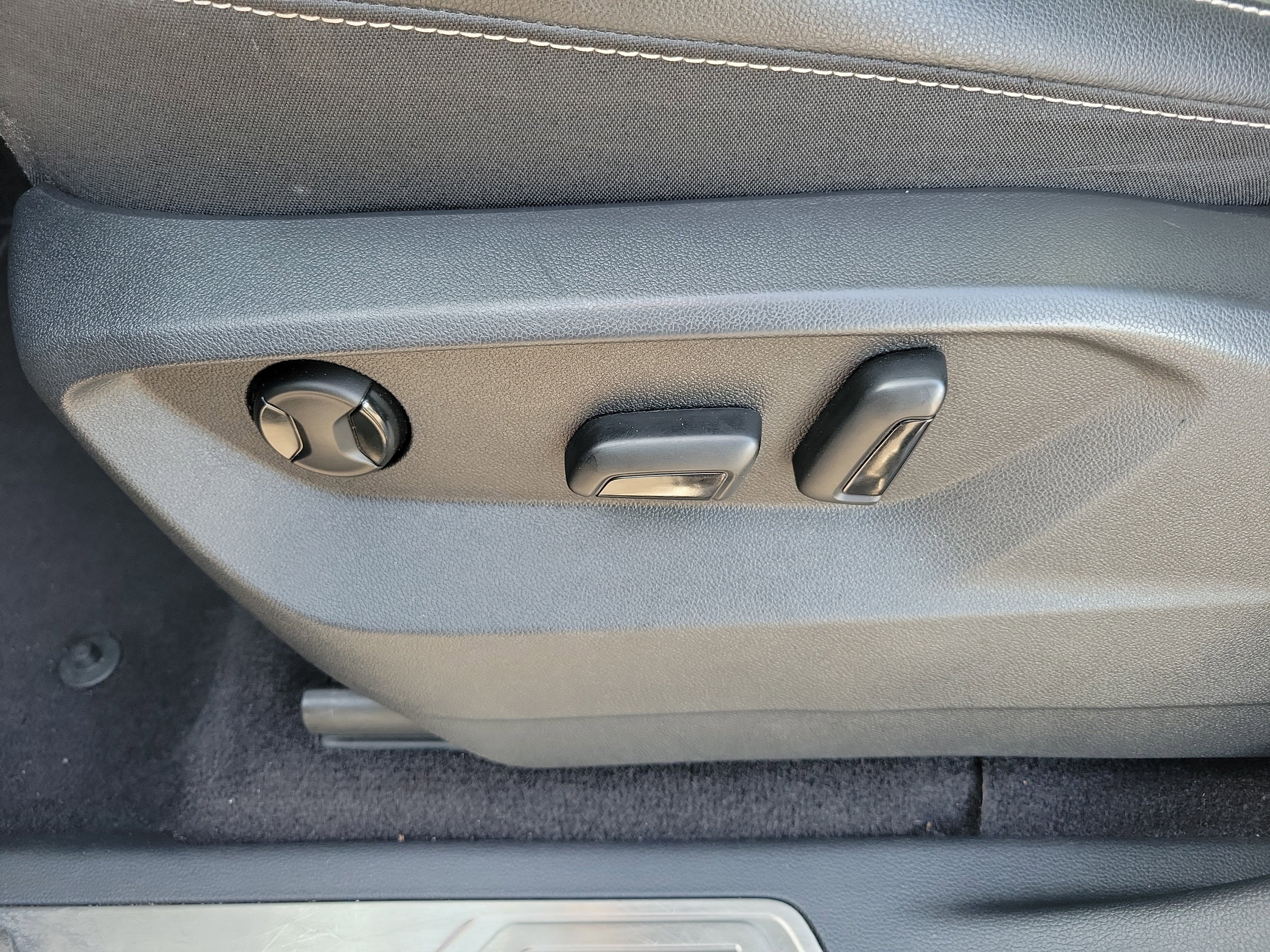 Used 2021 Volkswagen Atlas SE image 24