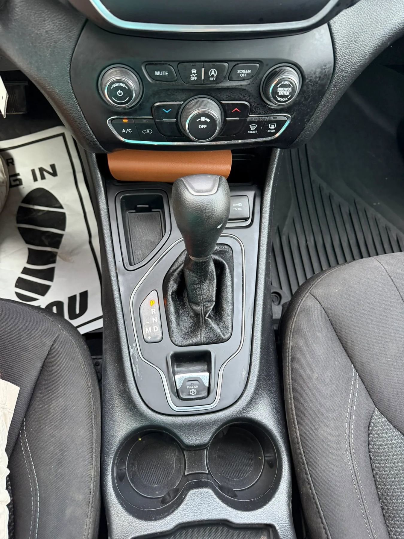 Used 2020 Jeep Cherokee Latitude FWD image 15
