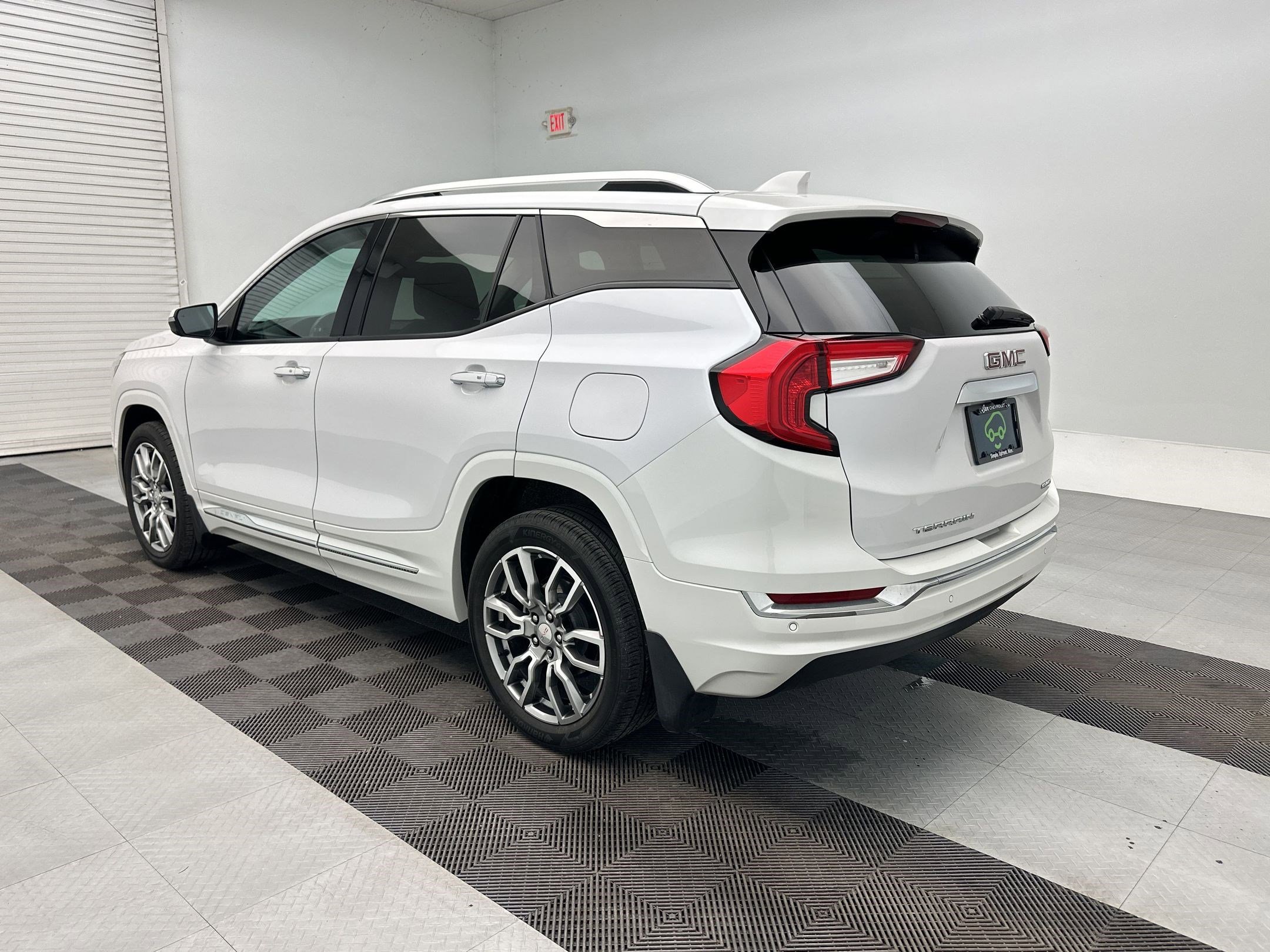 Certified 2022 GMC Terrain Denali w/ Denali Premium Package AWD/4WD image 3