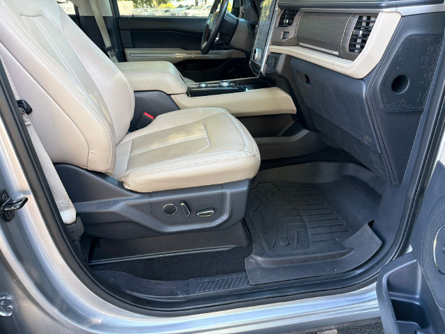 Used 2024 Ford Expedition Limited AWD/4WD image 13