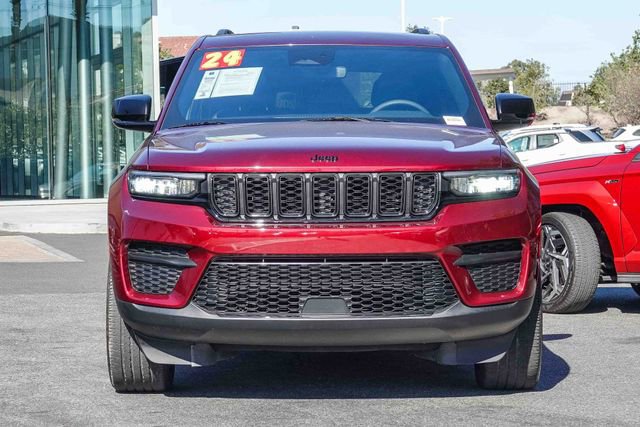 Used 2024 Jeep Grand Cherokee Altitude image 2