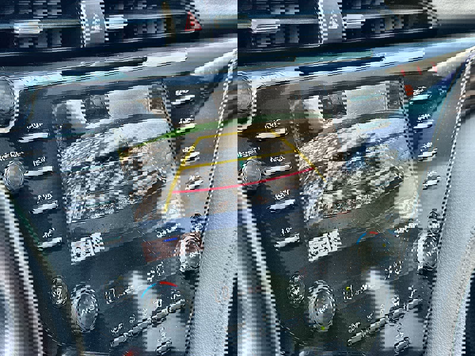 Used 2019 Toyota Camry XLE image 27