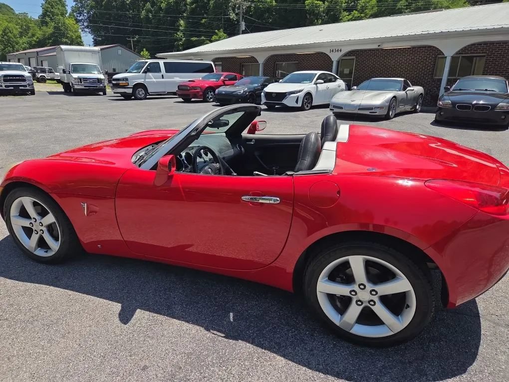 Used 2006 Pontiac Solstice Convertible w/ Premium Package RWD image 7