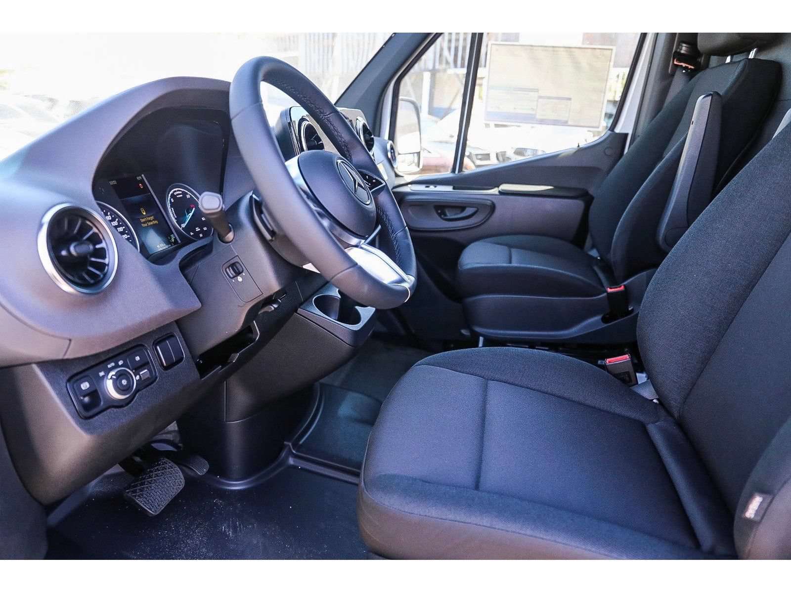 New 2024 Mercedes-Benz eSprinter 170 Cargo image 17