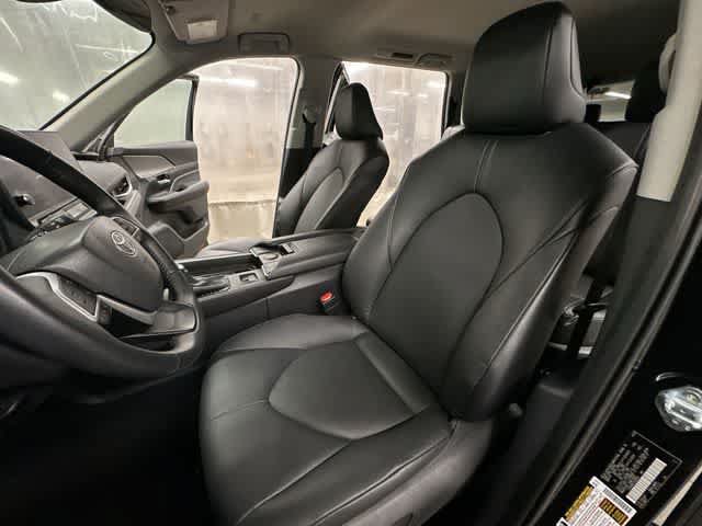 Used 2025 Toyota Grand Highlander AWD image 15