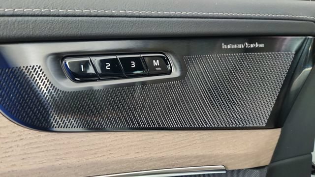 New 2026 Volvo XC90 B6 Plus w/ Protection Package Premier AWD/4WD image 11