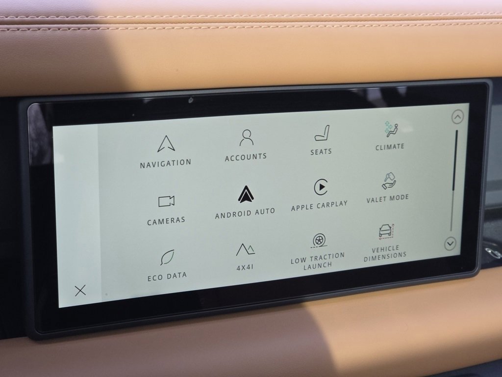 Used 2024 Land Rover Defender 110 X-Dynamic SE image 17