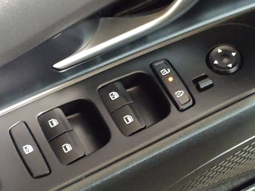 Used 2025 Hyundai Elantra Hybrid FWD image 27