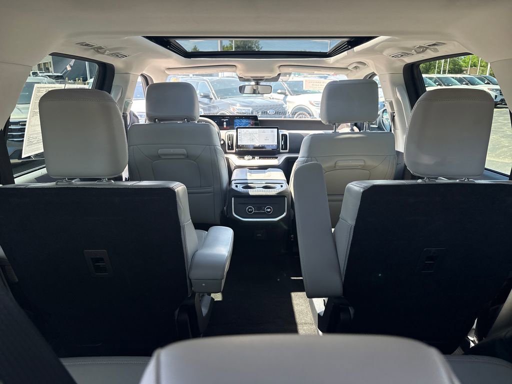 Used 2025 Ford Expedition Active AWD/4WD image 16