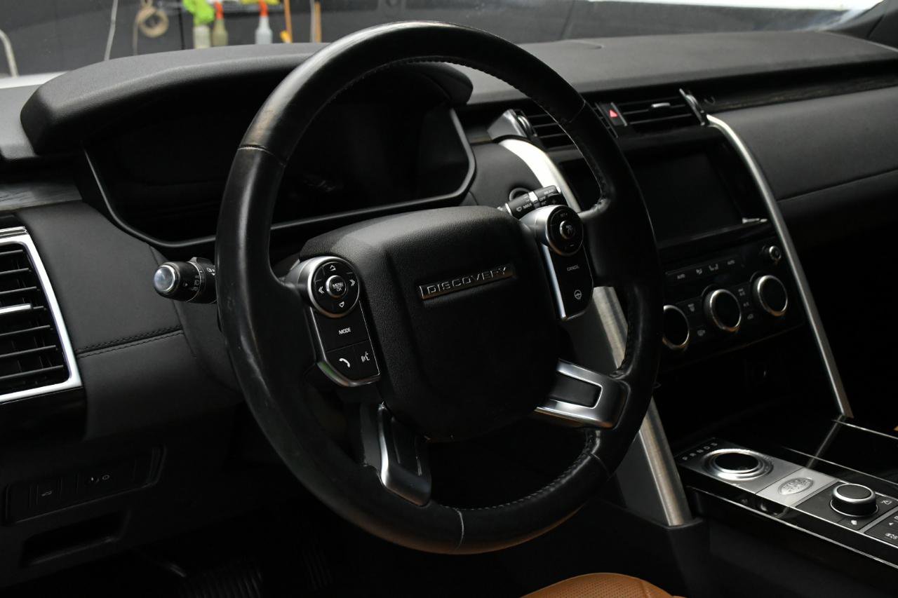 Used 2018 Land Rover Discovery HSE AWD/4WD image 18
