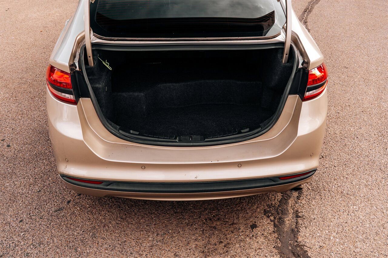 Used 2018 Ford Fusion SE FWD image 36