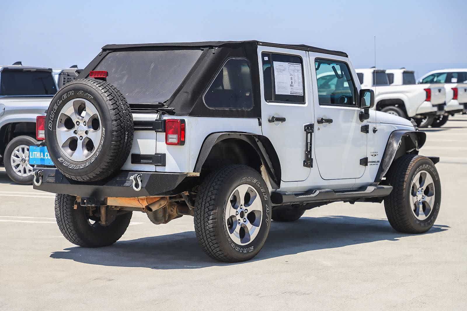 Used 2017 Jeep Wrangler Unlimited Sahara w/ Connectivity Group AWD/4WD image 9