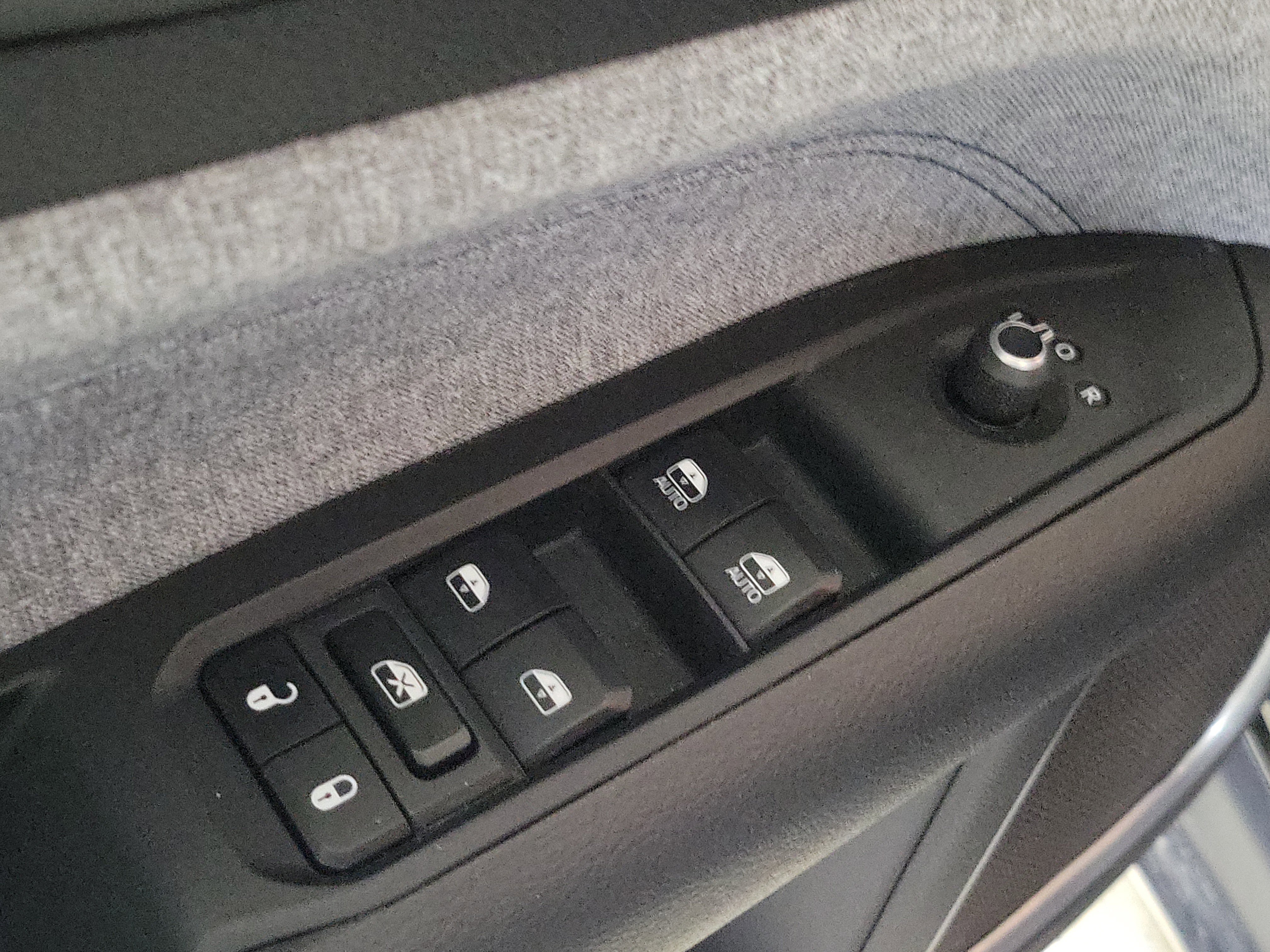 Used 2025 Jeep Compass Latitude image 22