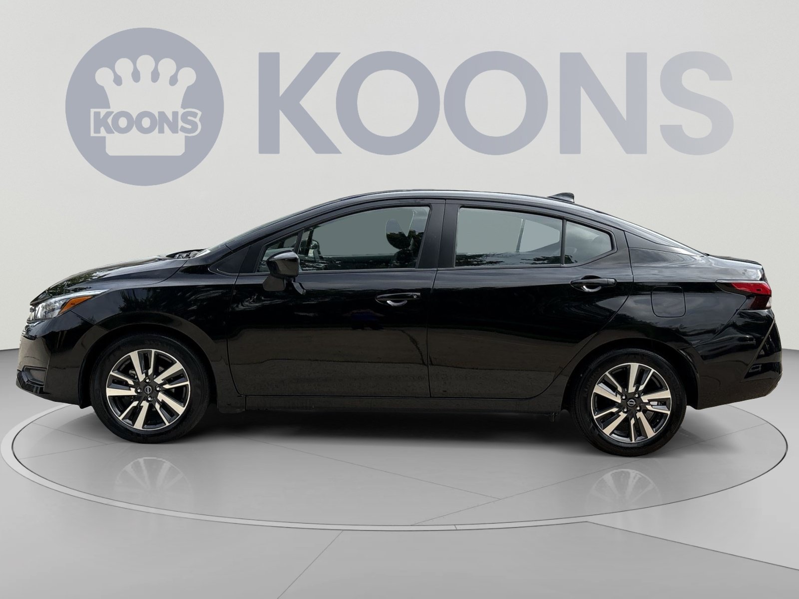 Used 2025 Nissan Versa SV FWD image 2