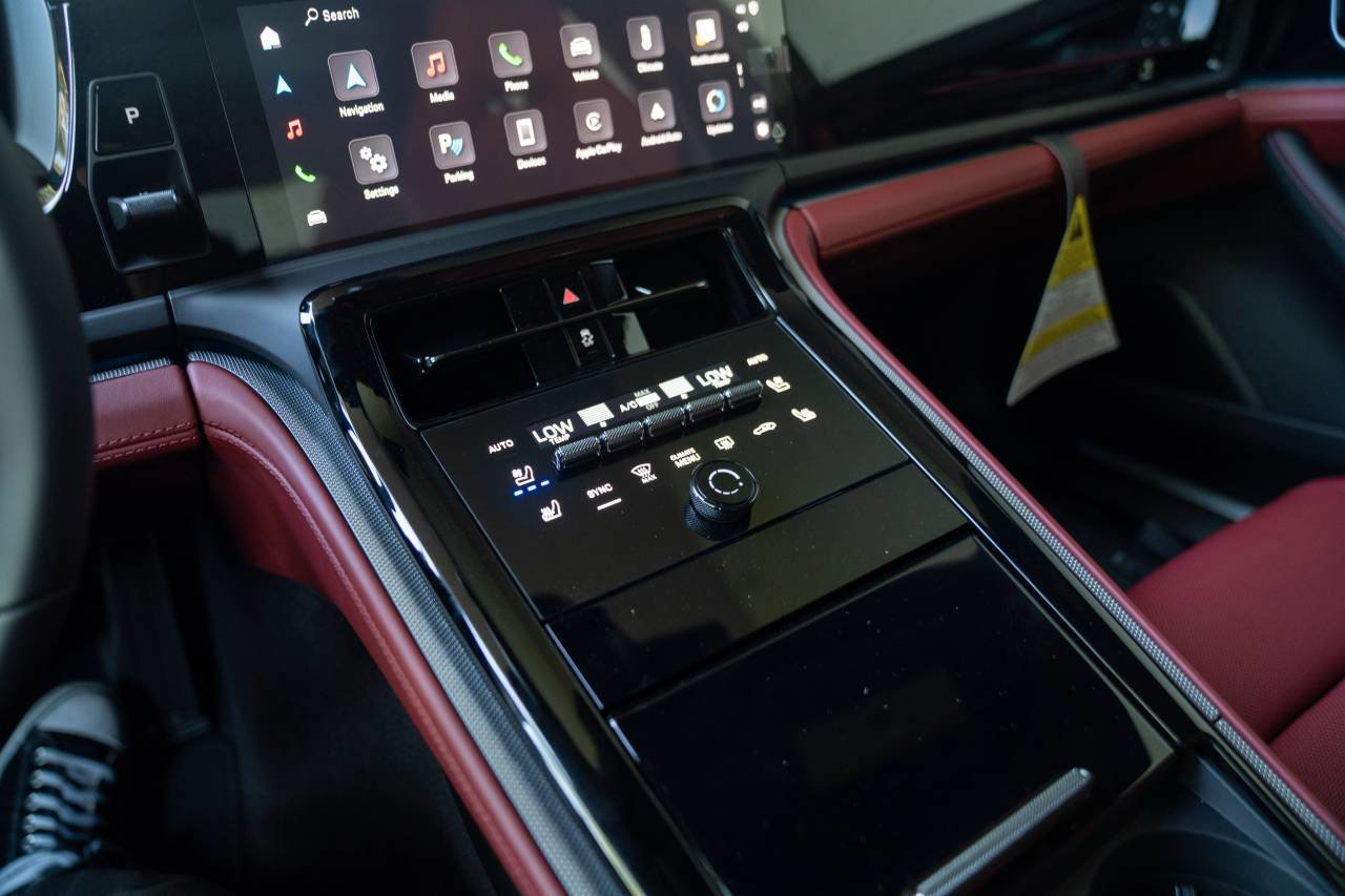 Certified 2025 Porsche Panamera 4 AWD/4WD image 20