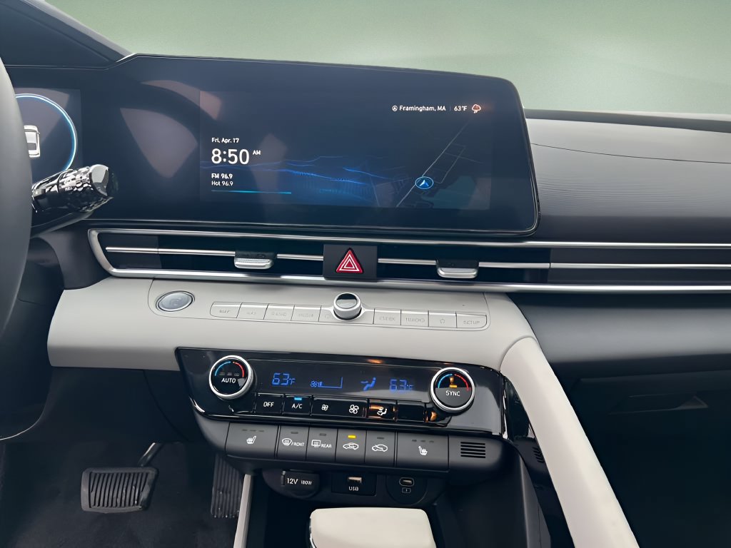 Used 2025 Hyundai Elantra Limited FWD image 19