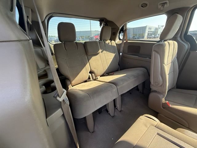 Used 2011 Chrysler Town & Country Touring w/ Entertainment Group #1 FWD image 13