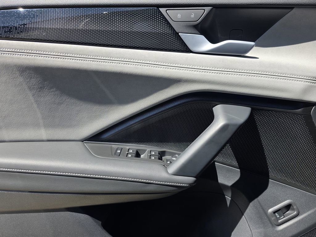 Used 2026 Volkswagen Tiguan SE R-Line image 18