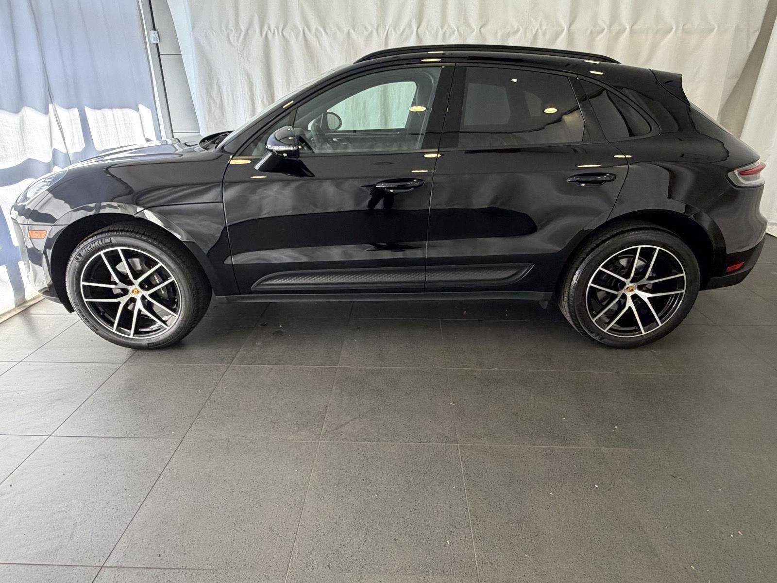 Certified 2025 Porsche Macan image 2