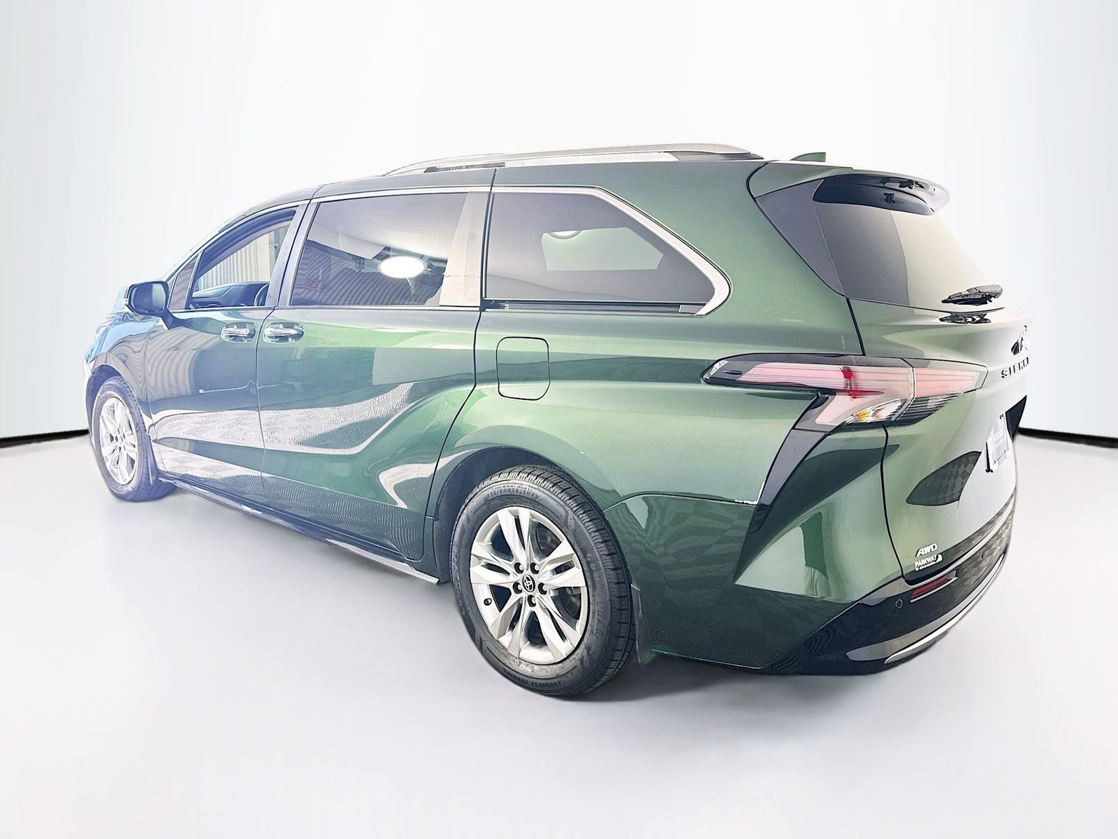 Used 2023 Toyota Sienna Limited AWD/4WD image 5