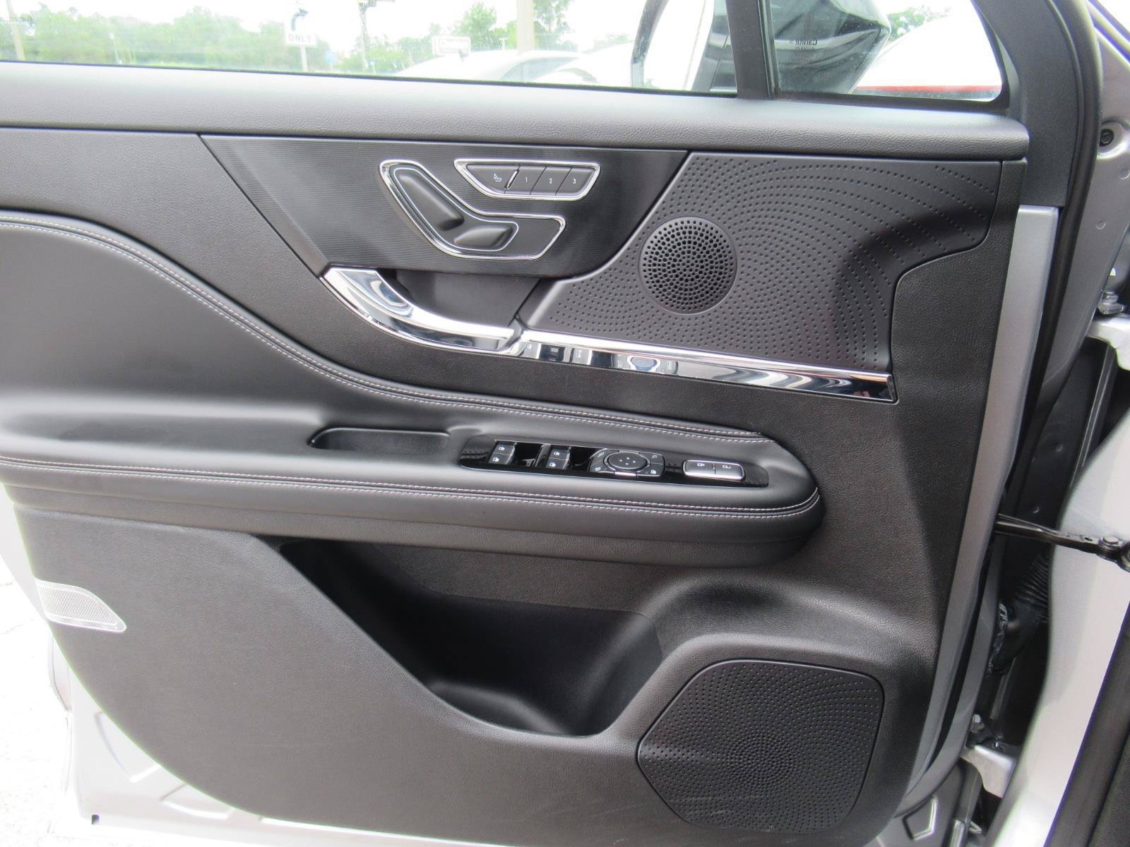 Used 2023 Lincoln Corsair Reserve FWD image 19