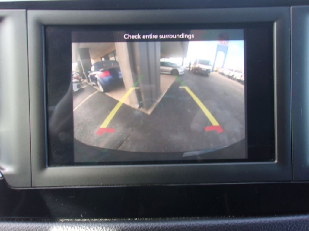 Used 2020 Chrysler Pacifica Touring-L image 11