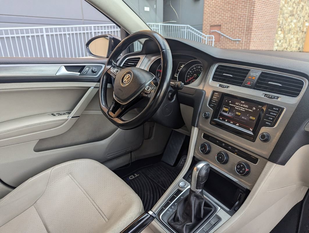 Used 2015 Volkswagen Golf TDI S FWD image 34