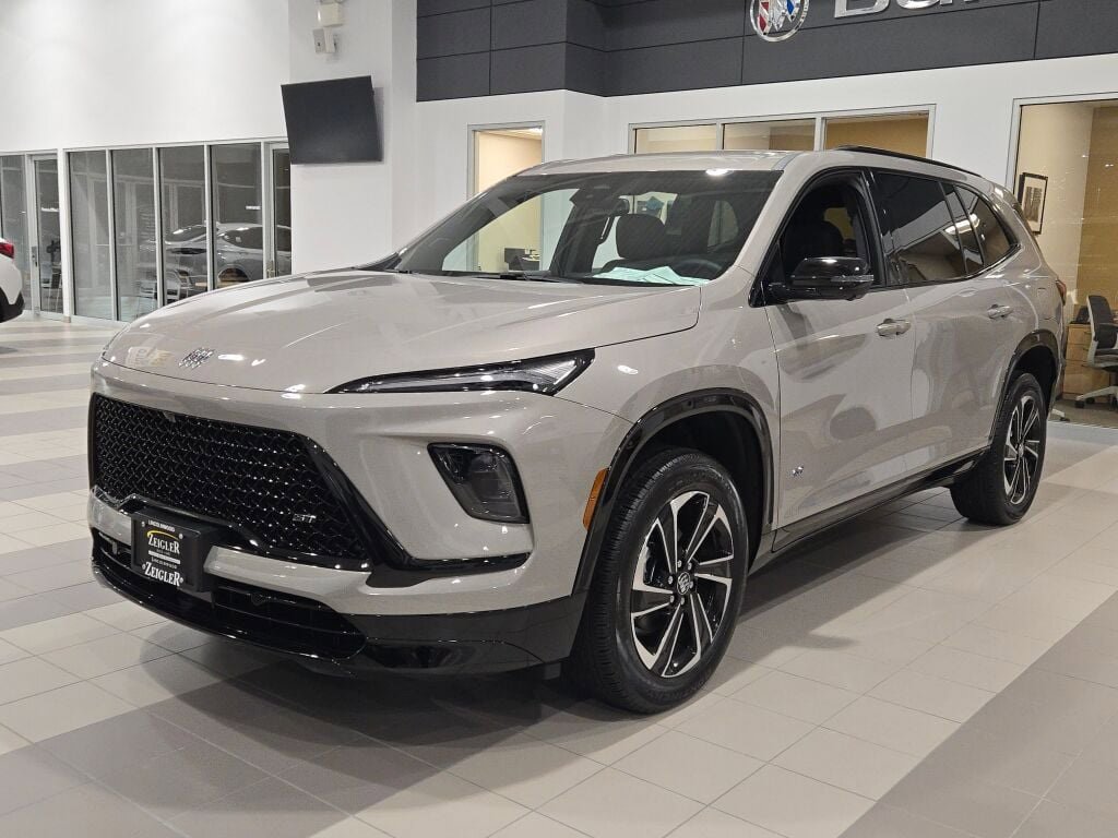 New 2026 Buick Enclave Sport Touring w/ LPO, Floor Liner Package image 5